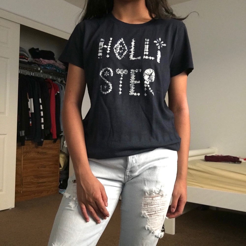 Hollister tee